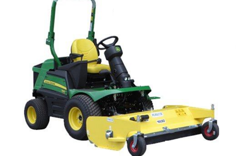 Trattorino con trinciaerba John Deere 1565